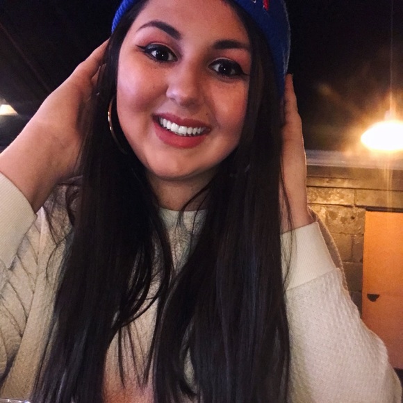 Meet your Posher, Michaela ✨ - Picture 4 of 4